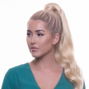 BELLAMI HUMAN HAIR 20” PONYTAIL NEVER WORN!